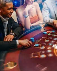 Struktur tier VIP Club di platform rajabandot.com dengan panel keanggotaan berwarna